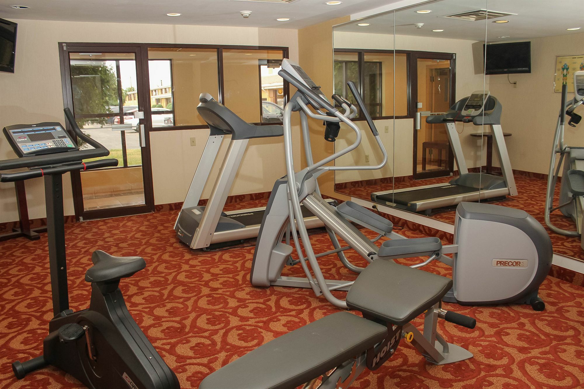 Quality Airport Inn 3*