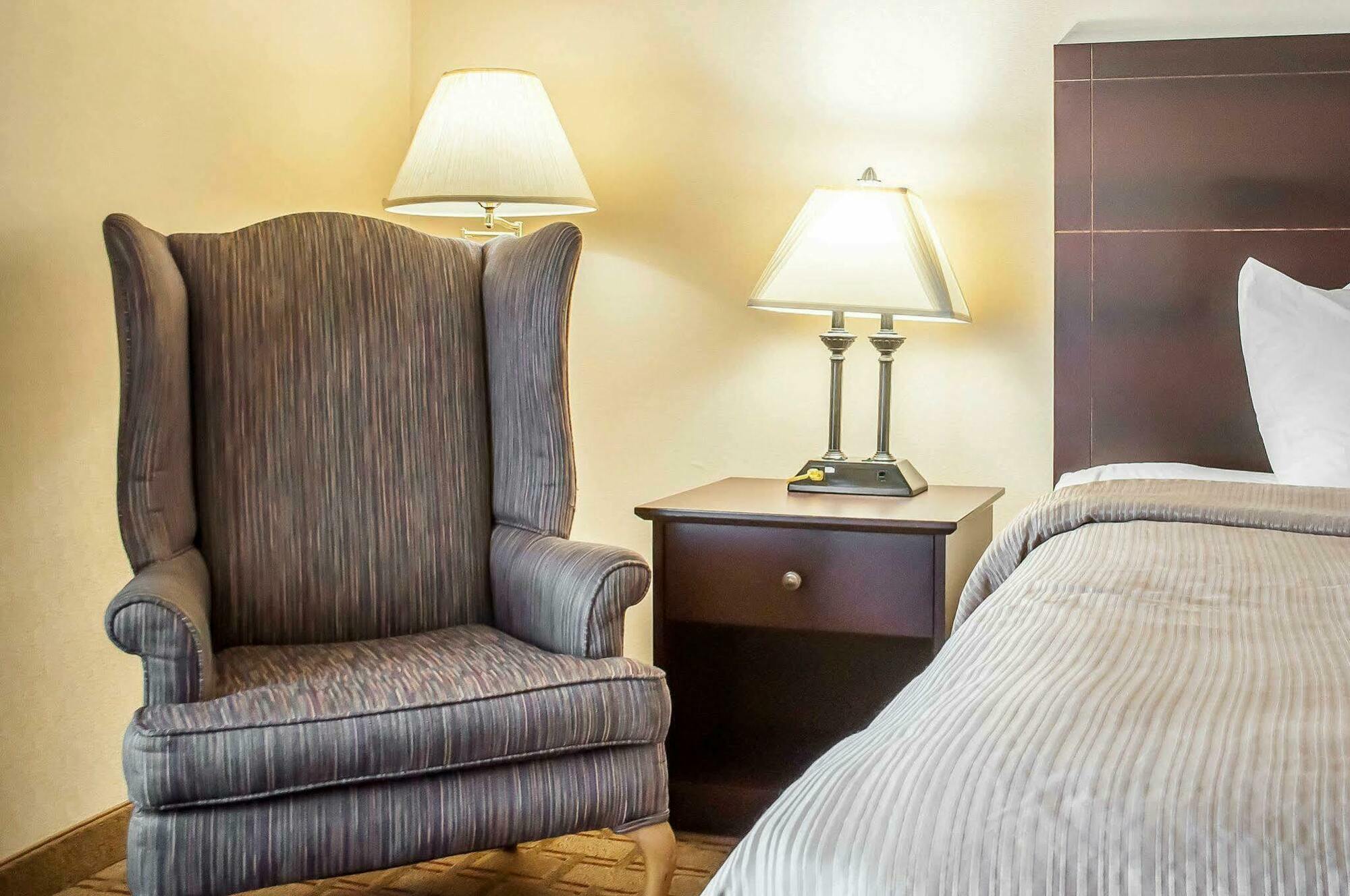 Inn Quality Airport 3*